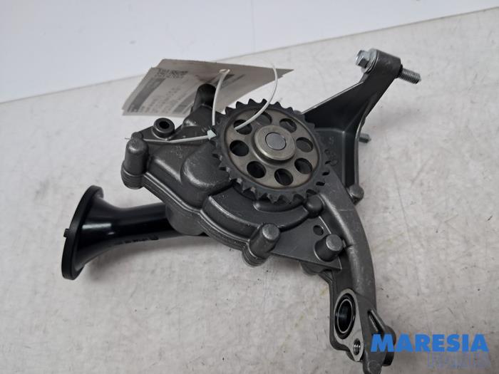 Gebruikte Oliepomp Peugeot 208 I (CA/CC/CK/CL) 1.0 Vti 12V PureTech Prijs € 69,95 Margeregeling aangeboden door Maresia Parts
