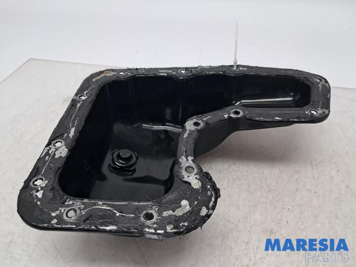 Gebruikte Carterpan Peugeot 208 I (CA/CC/CK/CL) 1.0 Vti 12V PureTech Prijs € 35,00 Margeregeling aangeboden door Maresia Parts