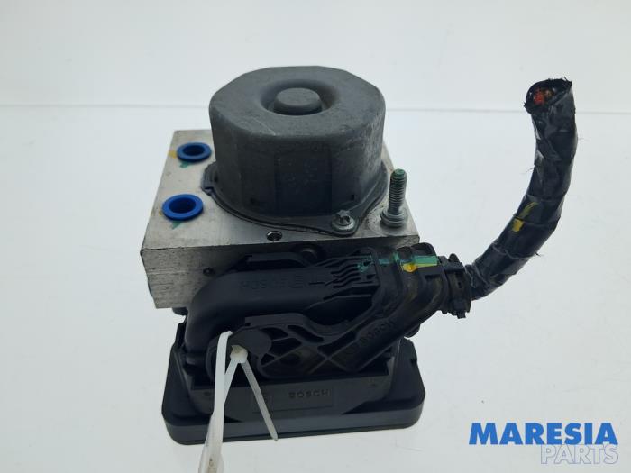Gebruikte ABS Pomp Renault Clio IV (5R) 1.6 Turbo 16V RS 200 EDC Prijs € 35,00 Margeregeling aangeboden door Maresia Parts