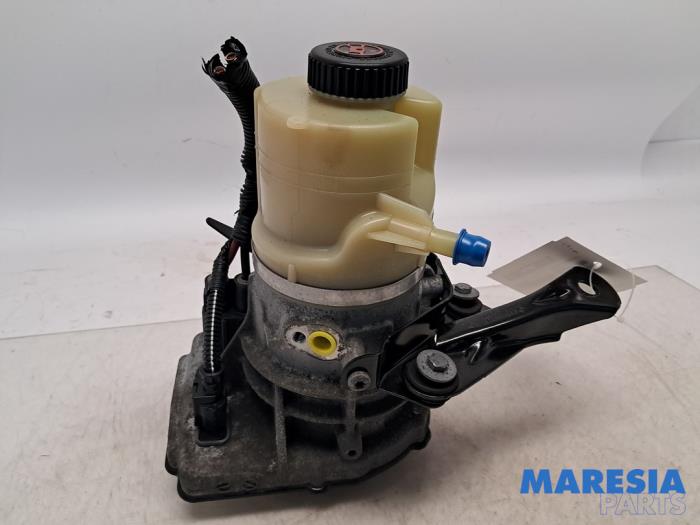 Gebruikte Servopomp Opel Vivaro 1.6 CDTi BiTurbo 125 Prijs € 302,49 Inclusief btw aangeboden door Maresia Parts