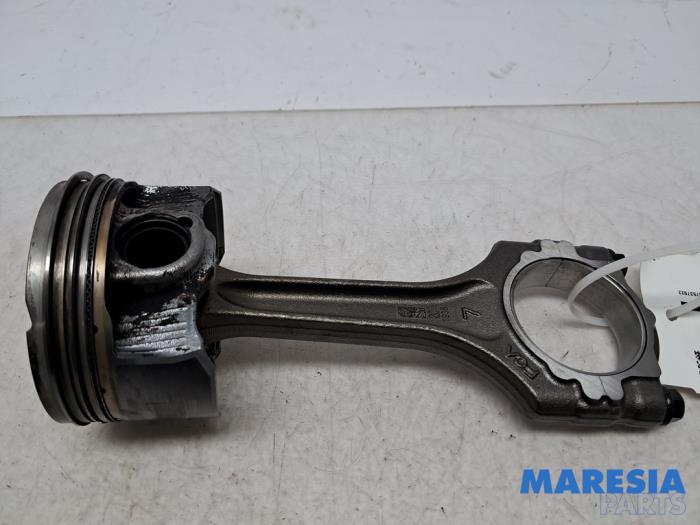 Gebruikte Drijfstang Alfa Romeo Giulia (952) 2.0 T 16V Veloce Q4 Prijs € 105,00 Margeregeling aangeboden door Maresia Parts