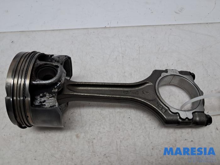 Gebruikte Drijfstang Alfa Romeo Giulia (952) 2.0 T 16V Veloce Q4 Prijs € 105,00 Margeregeling aangeboden door Maresia Parts