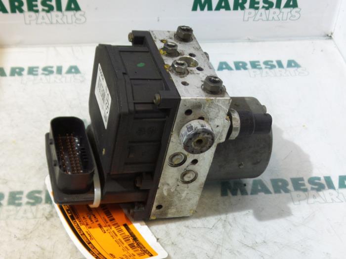 Gebruikte ABS Pomp Fiat Stilo (192A/B) 2.4 20V Abarth 3-Drs. Prijs € 75,00 Margeregeling aangeboden door Maresia Parts