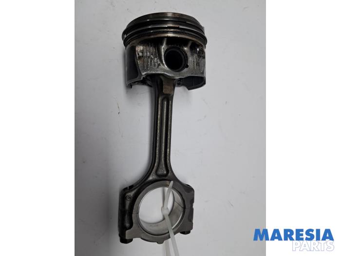 Gebruikte Drijfstang Renault Clio V (RJAB) 1.0 TCe 100 12V Prijs € 75,00 Margeregeling aangeboden door Maresia Parts