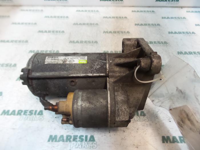 Gebruikte Startmotor Renault Trafic New (JL) 1.9 dCi 100 16V Prijs € 45,00 Margeregeling aangeboden door Maresia Parts