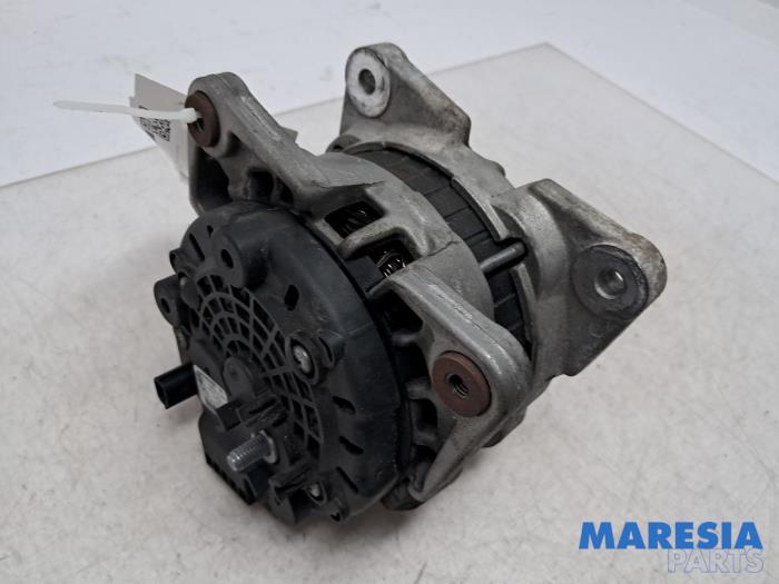 Gebruikte Dynamo Renault Twingo III (AH) 1.0 SCe 70 12V Prijs € 90,00 Margeregeling aangeboden door Maresia Parts