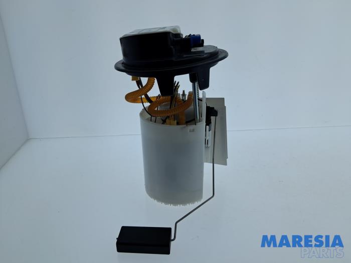 Gebruikte Tank element Pomp Peugeot 2008 (CU) 1.2 12V e-THP PureTech 110 Prijs € 74,95 Margeregeling aangeboden door Maresia Parts