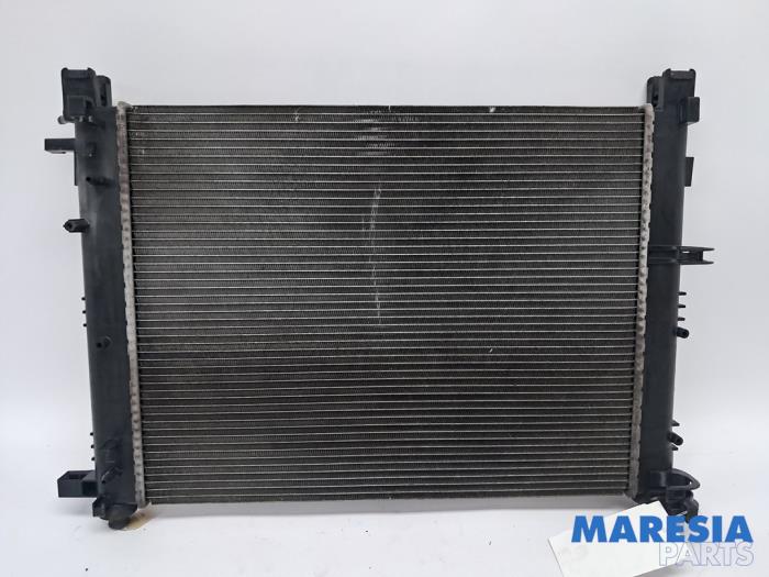Gebruikte Radiateur Renault Clio IV (5R) 1.6 Turbo 16V RS 200 EDC Prijs € 61,20 Margeregeling aangeboden door Maresia Parts