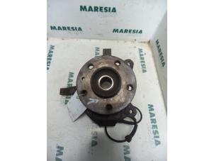 Gebruikte Asschenkel rechts-voor Renault Trafic New (JL) 1.9 dCi 100 16V Prijs € 60,00 Margeregeling aangeboden door Maresia Parts