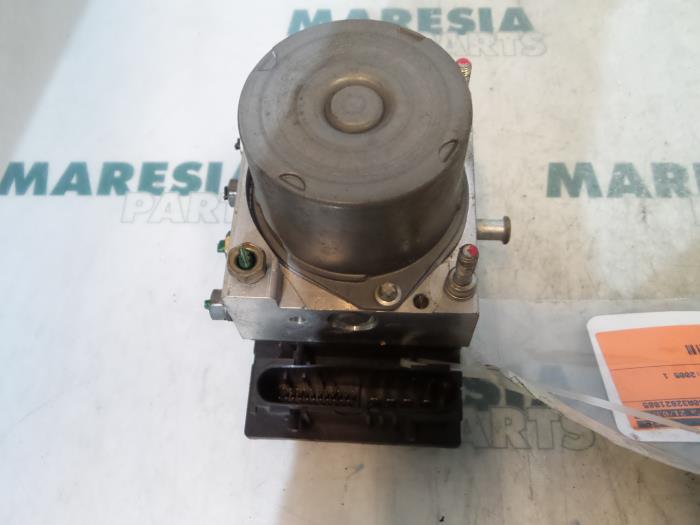 Gebruikte ABS Pomp Renault Modus/Grand Modus (JP) 1.6 16V Prijs € 35,00 Margeregeling aangeboden door Maresia Parts