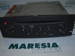 Gebruikte Radio CD Speler Renault Modus/Grand Modus (JP) 1.6 16V Prijs € 45,00 Margeregeling aangeboden door Maresia Parts