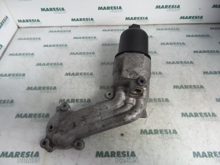 Gebruikte Oliefilterhouder Peugeot 307 (3A/C/D) 1.4 Prijs € 35,00 Margeregeling aangeboden door Maresia Parts