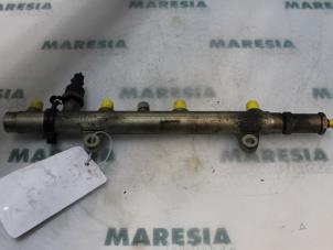 Gebruikte Injector brug Renault Laguna II (BG) 1.9 dCi 120 Prijs € 50,00 Margeregeling aangeboden door Maresia Parts