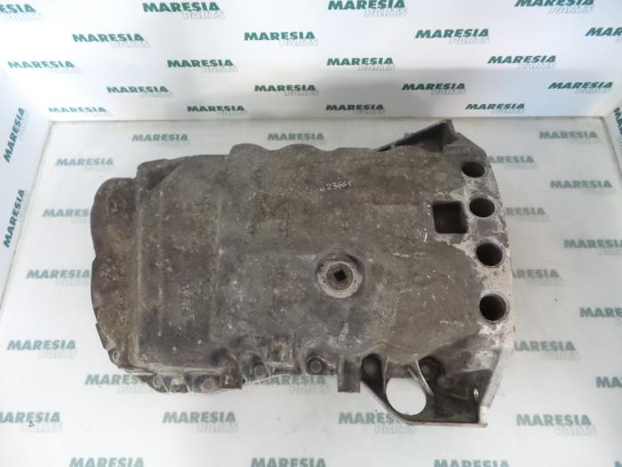 Gebruikte Carterpan Renault Trafic New (JL) 1.9 dCi 100 16V Prijs € 30,00 Margeregeling aangeboden door Maresia Parts