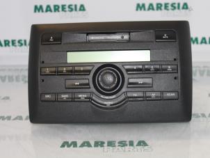 Gebruikte Radio Fiat Stilo (192A/B) 1.2 16V Prijs € 50,00 Margeregeling aangeboden door Maresia Parts
