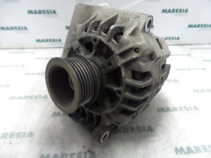 Gebruikte Dynamo Renault Scénic I (JA) 1.8 16V Prijs € 50,00 Margeregeling aangeboden door Maresia Parts