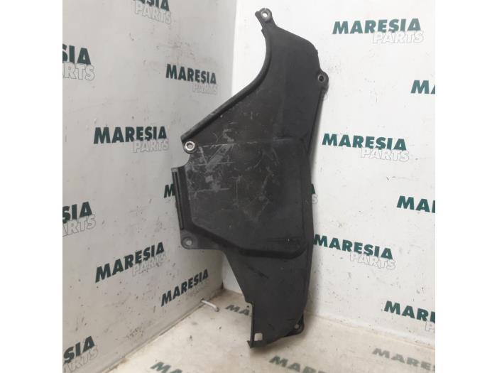 Gebruikte Distributiedeksel Renault Kangoo (KC) 1.9 D 55 Prijs € 20,00 Margeregeling aangeboden door Maresia Parts