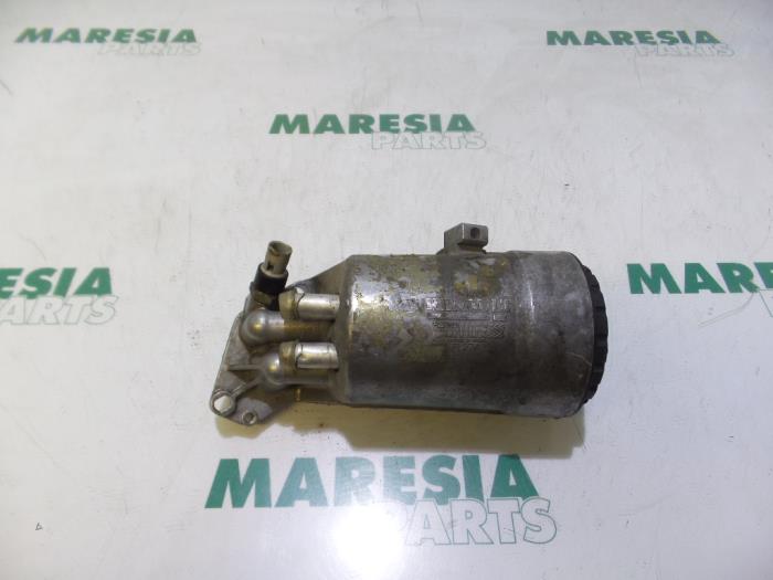 Gebruikte Oliefilterhouder Renault Vel Satis (BJ) 2.2 dCi 150 16V Prijs € 50,00 Margeregeling aangeboden door Maresia Parts