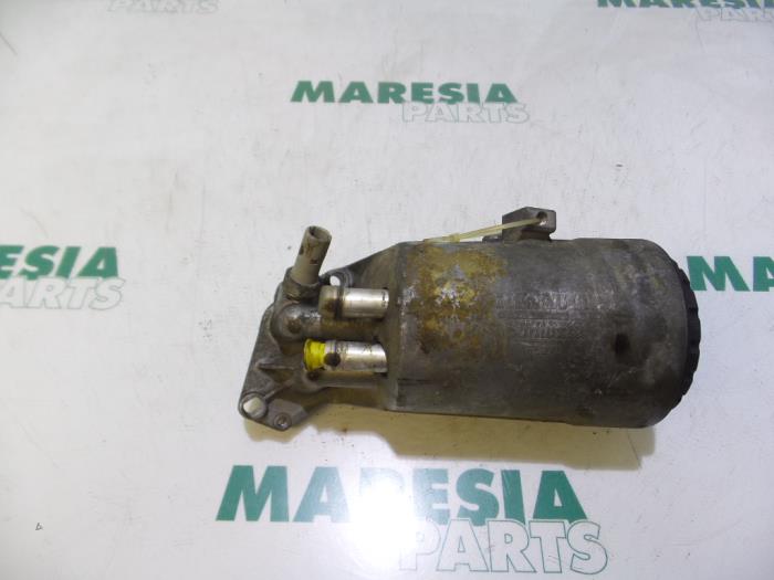 Gebruikte Oliefilterhouder Renault Vel Satis (BJ) 2.2 dCi 150 16V Prijs € 50,00 Margeregeling aangeboden door Maresia Parts