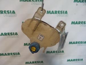 Gebruikte Radiateur Fiat Grande Punto (199) 1.3 JTD Multijet 16V Prijs € 25,00 Margeregeling aangeboden door Maresia Parts