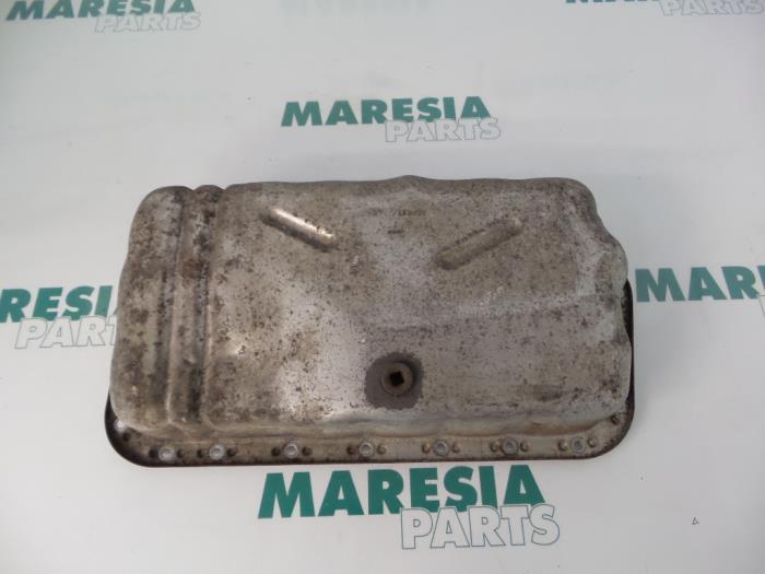 Gebruikte Carterpan Renault Espace (JE) 2.2 dT 12V Prijs € 25,00 Margeregeling aangeboden door Maresia Parts