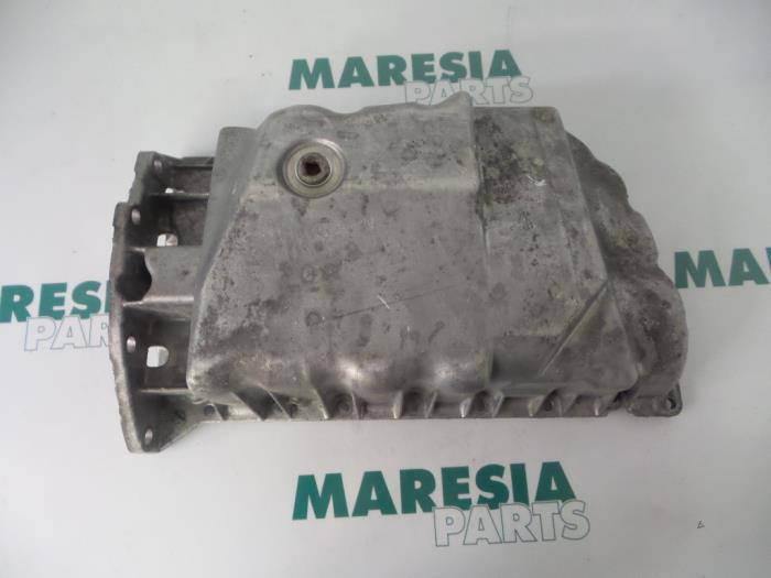 Gebruikte Carterpan Renault Megane Coupé (DA) 2.0 IDE 16V Prijs € 30,00 Margeregeling aangeboden door Maresia Parts