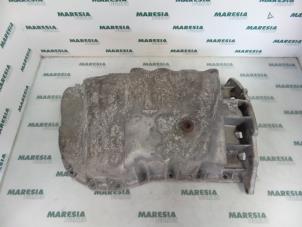 Gebruikte Carterpan Renault Megane II (BM/CM) 1.5 dCi 80 Prijs € 30,00 Margeregeling aangeboden door Maresia Parts