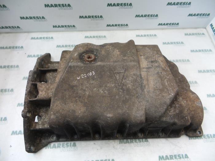 Gebruikte Carterpan Renault Kangoo Express (FC) 1.9 D 55 Prijs € 30,00 Margeregeling aangeboden door Maresia Parts