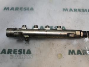 Gebruikte Injector brug Alfa Romeo 147 (937) 1.9 JTDM Prijs € 105,00 Margeregeling aangeboden door Maresia Parts