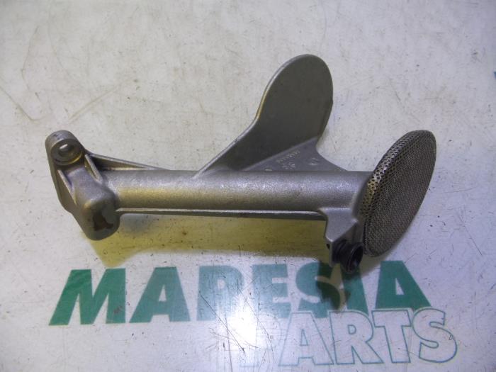 Gebruikte Oliepomp Alfa Romeo 156 Sportwagon (932) 2.5 V6 24V Prijs € 35,00 Margeregeling aangeboden door Maresia Parts