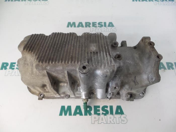 Gebruikte Carterpan Fiat Stilo (192A/B) 1.9 JTD 80 Prijs € 75,00 Margeregeling aangeboden door Maresia Parts