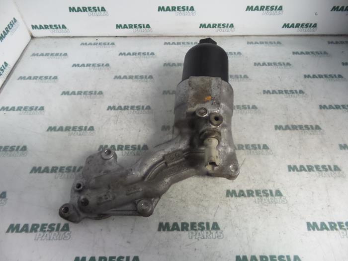 Gebruikte Oliefilterhouder Peugeot 307 SW (3H) 1.6 16V Prijs € 35,00 Margeregeling aangeboden door Maresia Parts