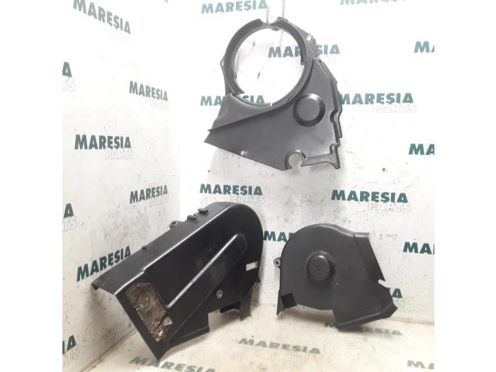Gebruikte Distributiedeksel Peugeot Expert (222/224) 1.9TD Prijs € 20,00 Margeregeling aangeboden door Maresia Parts