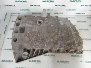 Gebruikte Carterpan Renault Laguna II (BG) 1.9 dCi 120 Prijs € 30,00 Margeregeling aangeboden door Maresia Parts