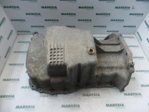 Gebruikte Carterpan Renault Laguna I Grandtour (K56) 1.6 16V Prijs € 30,00 Margeregeling aangeboden door Maresia Parts