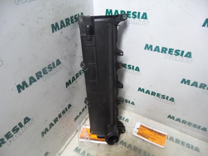 Gebruikte Kleppendeksel Renault Kangoo Express (FC) 1.5 dCi 80 Prijs € 35,00 Margeregeling aangeboden door Maresia Parts