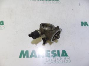Gebruikte Oliefilterhouder Renault Safrane II 2.5 20V RXE,RXT Prijs € 40,00 Margeregeling aangeboden door Maresia Parts