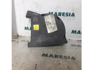 Gebruikte Distributiedeksel Fiat Bravo (182A) 1.2 16V Prijs € 20,00 Margeregeling aangeboden door Maresia Parts