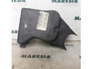 Gebruikte Distributiedeksel Fiat Bravo (182A) 1.2 16V Prijs € 20,00 Margeregeling aangeboden door Maresia Parts