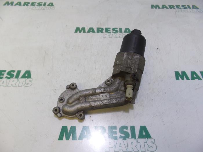 Gebruikte Oliefilterhouder Peugeot 206 (2A/C/H/J/S) 1.4 XR,XS,XT,Gentry Prijs € 35,00 Margeregeling aangeboden door Maresia Parts