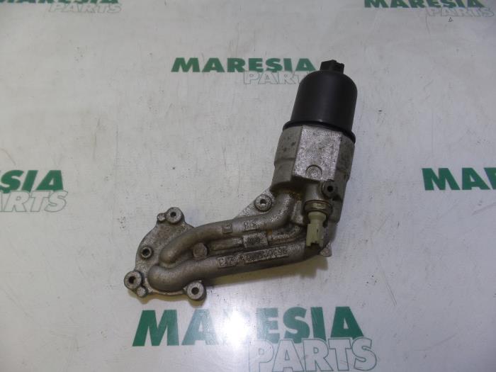 Gebruikte Oliefilterhouder Peugeot 206 SW (2E/K) 1.4 Prijs € 35,00 Margeregeling aangeboden door Maresia Parts