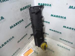 Gebruikte Kleppendeksel Renault Megane II Grandtour (KM) 1.5 dCi 105 Prijs € 50,00 Margeregeling aangeboden door Maresia Parts
