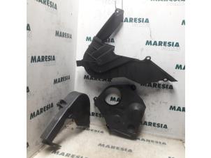 Gebruikte Distributiedeksel Peugeot 206 (2A/C/H/J/S) 1.9 D Prijs € 15,00 Margeregeling aangeboden door Maresia Parts