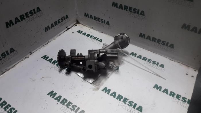 Gebruikte Oliepomp Renault Laguna II (BG) 1.9 dCi 120 Prijs € 60,00 Margeregeling aangeboden door Maresia Parts