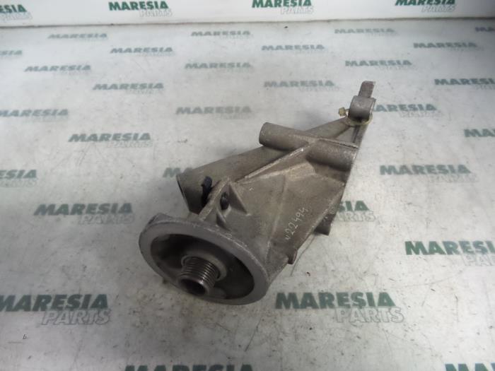 Gebruikte Oliefilterhouder Citroen Xsara Picasso (CH) 1.8 16V Prijs € 40,00 Margeregeling aangeboden door Maresia Parts