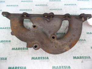 Gebruikte Uitlaatspruitstuk Renault Grand Scénic II (JM) 2.0 16V Turbo Prijs € 75,00 Margeregeling aangeboden door Maresia Parts