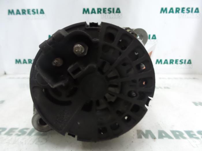 Dynamo van een Fiat Croma (194) 1.9 D Multijet 16V 2007