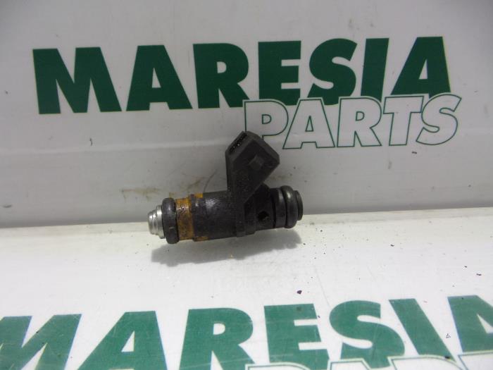 Gebruikte Injector (benzine injectie) Renault Scénic I (JA) 1.6 16V Prijs € 20,00 Margeregeling aangeboden door Maresia Parts