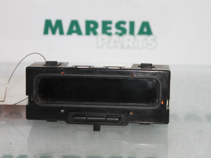 Gebruikte Display Interieur Renault Scénic I (JA) 1.6 16V Prijs € 15,00 Margeregeling aangeboden door Maresia Parts