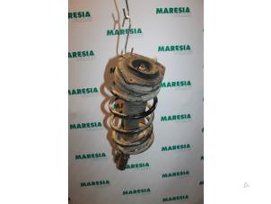 Gebruikte Mac Phersonpoot links-voor Renault Grand Scénic II (JM) 1.5 dCi 105 Prijs € 25,00 Margeregeling aangeboden door Maresia Parts